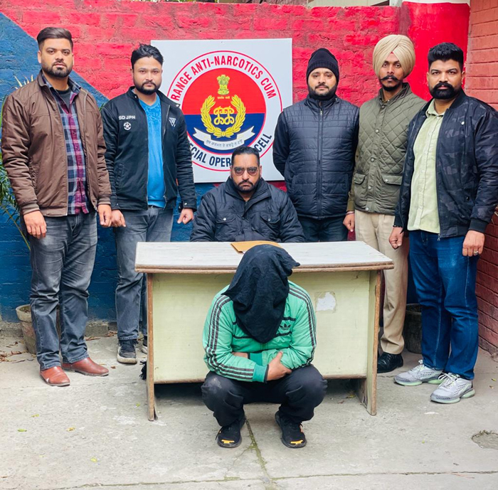 पुलिस ने 50 ग्राम हेरोइन के साथ एक तस्कर को गिरफ्तार किया है